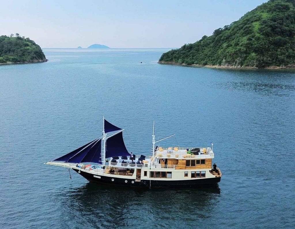 private komodo tour in komodo national park